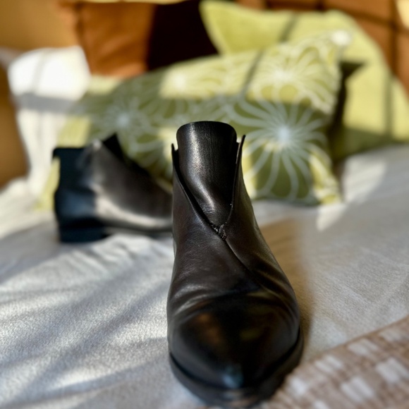 Coclico Arne Leather Bootie - Picture 3 of 9